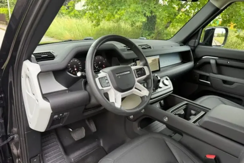 Land Rover Defender din 2023 cu 37.133 km - oferta LAN194549 - foto 13