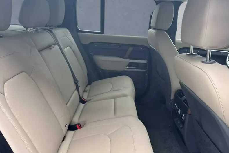 Land Rover Defender din 2024 cu 38.661 km - oferta LAN194563 - foto 5