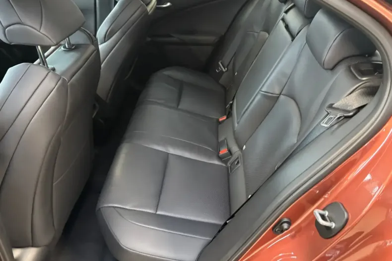 Lexus UX din 2024 cu 10.600 km - oferta LEX194586 - foto 9