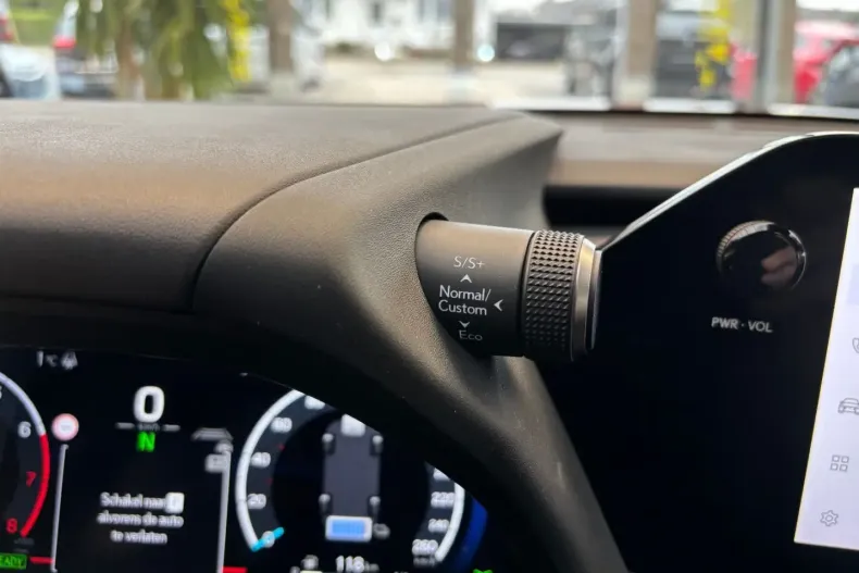 Lexus UX din 2024 cu 10.600 km - oferta LEX194586 - foto 12