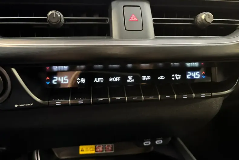 Lexus UX din 2024 cu 10.600 km - oferta LEX194586 - foto 22