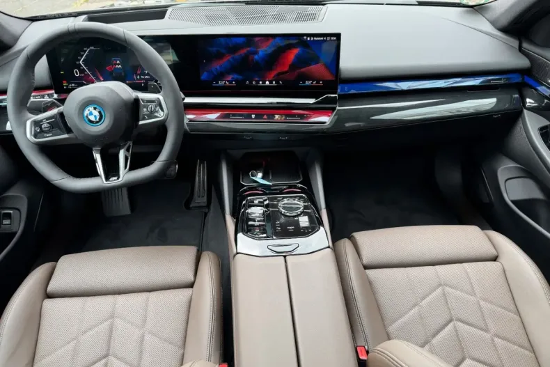 BMW 530 (Seria 5) din 2025 cu 4.062 km - oferta BMW194605 - foto 12