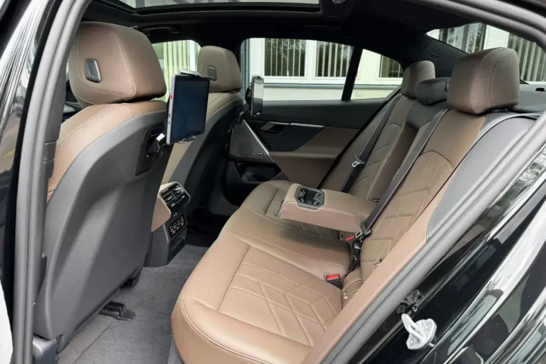 BMW 530 (Seria 5) din 2025 cu 4.062 km - oferta BMW194605 - foto 16