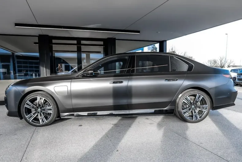 BMW 750 (Seria 7) din 2024 cu 44.878 km - oferta BMW194778 - foto 4