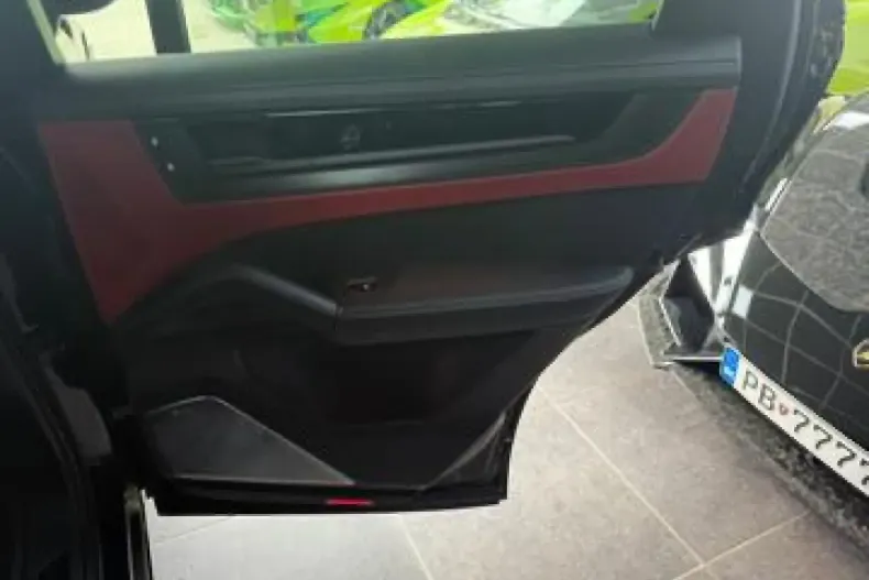 Porsche Cayenne din 2025 cu 9.950 km - oferta POR194790 - foto 17