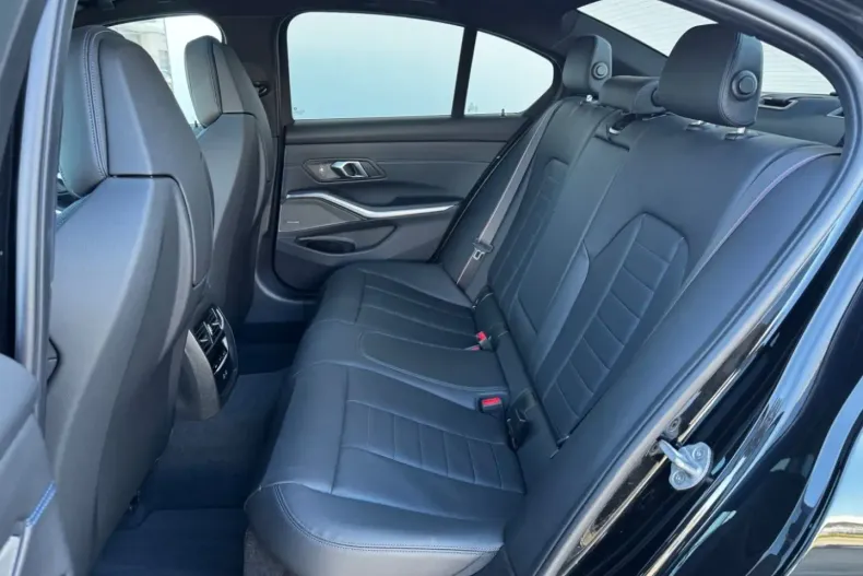 BMW 330 (Seria 3) din 2025 cu 6.857 km - oferta BMW194807 - foto 23