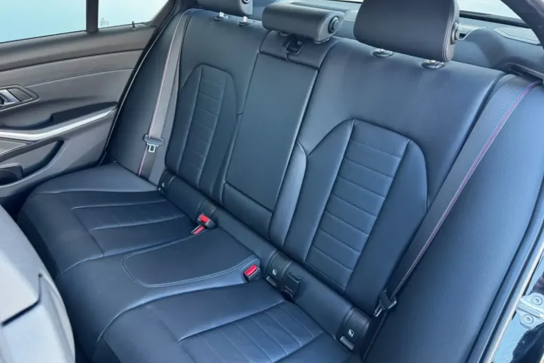 BMW 330 (Seria 3) din 2025 cu 6.857 km - oferta BMW194807 - foto 24