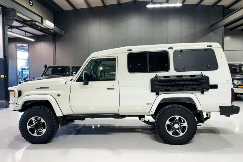 Toyota Land Cruiser din 2025 cu 4.000 km - oferta TOY194879 - foto 3