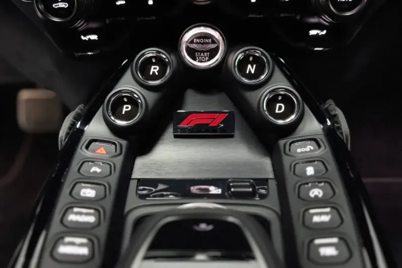 Aston Martin V8 Vantage din 2022 cu 14.642 km - oferta AST194894 - foto 17