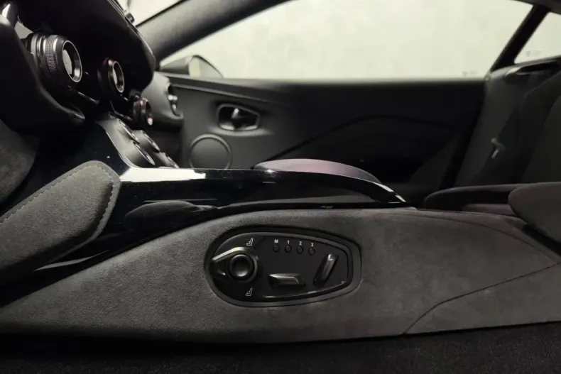 Aston Martin V8 Vantage din 2022 cu 14.642 km - oferta AST194894 - foto 19