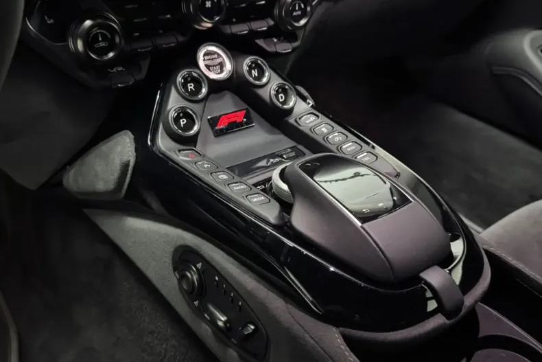 Aston Martin V8 Vantage din 2022 cu 14.642 km - oferta AST194894 - foto 28