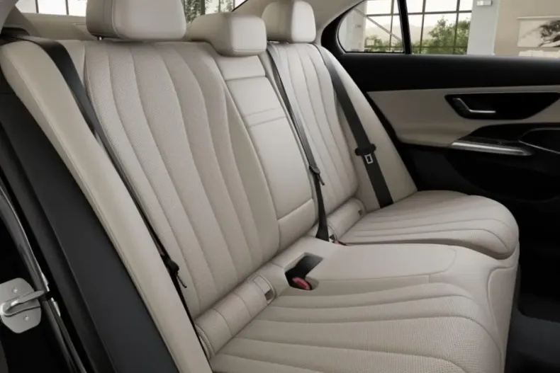 Mercedes-Benz E 300 (Clasa E) din 2024 cu 23.907 km - oferta MER194911 - foto 10