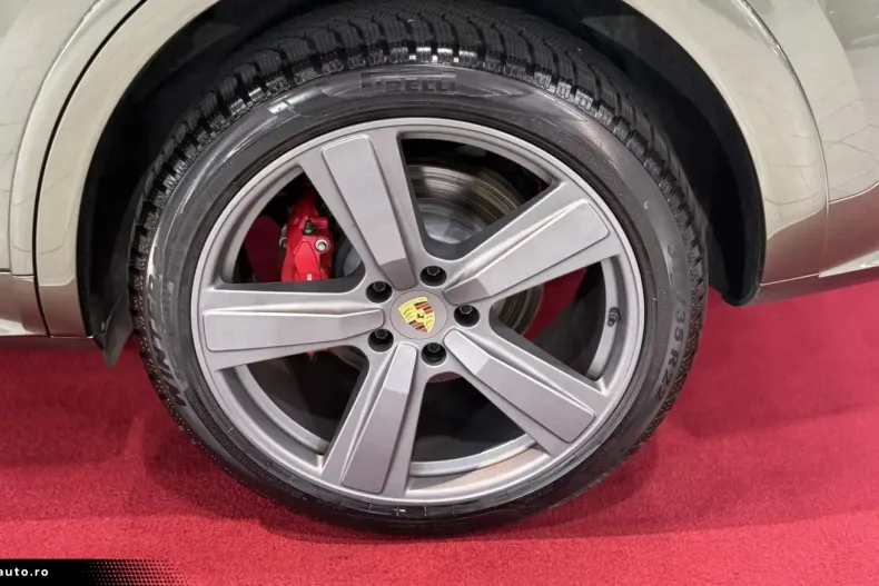 Porsche Cayenne din 2023 cu 39.238 km - oferta POR194921 - foto 8
