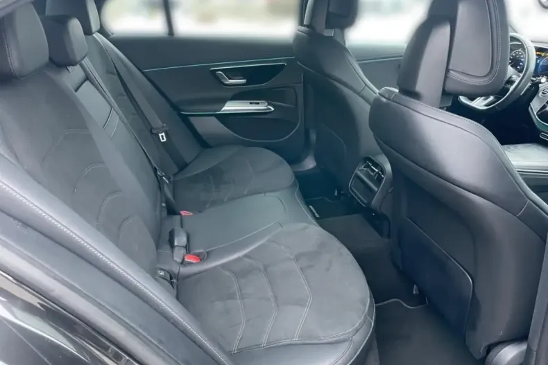 Mercedes-Benz E 300 (Clasa E) din 2024 cu 15.620 km - oferta MER195047 - foto 13