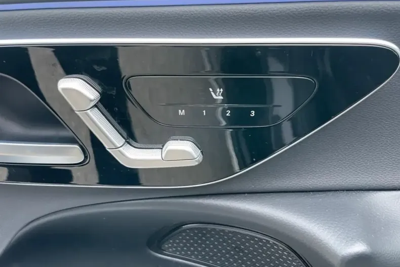 Mercedes-Benz E 300 (Clasa E) din 2024 cu 15.620 km - oferta MER195047 - foto 18