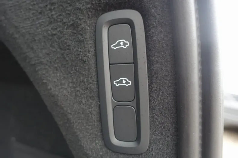 Volvo XC90 din 2025 cu 21.100 km - oferta VOL195062 - foto 12