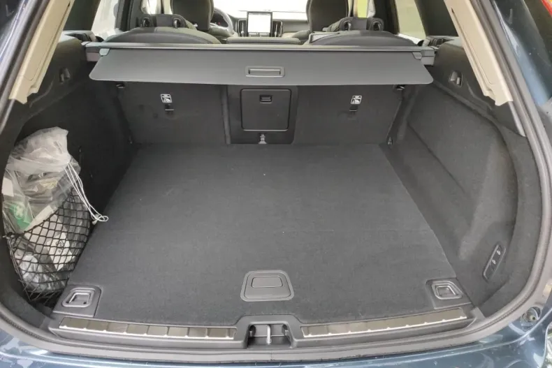 Volvo XC60 din 2025 cu 3.500 km - oferta VOL195080 - foto 11