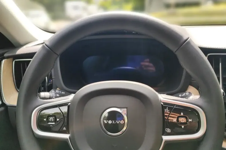 Volvo XC60 din 2025 cu 3.500 km - oferta VOL195080 - foto 13