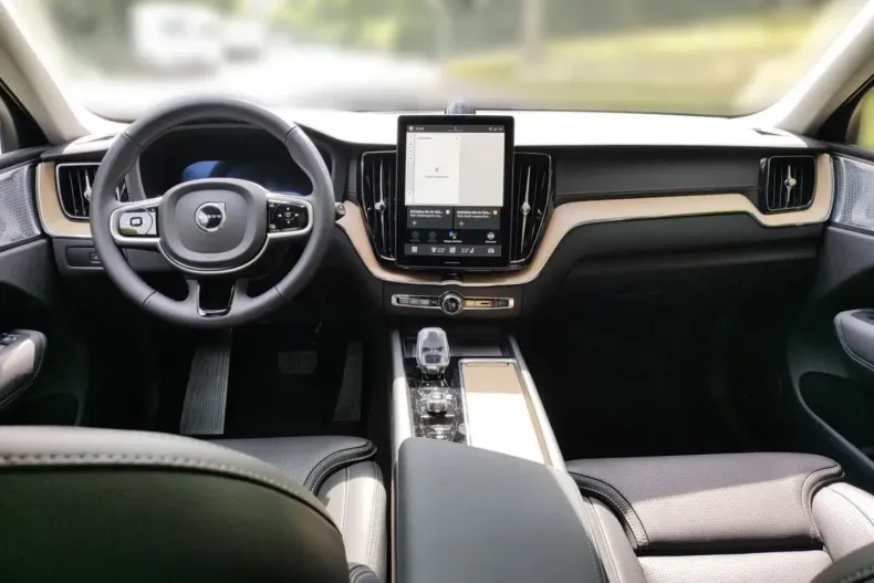 Volvo XC60 din 2025 cu 3.500 km - oferta VOL195080 - foto 15