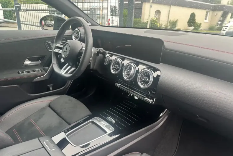 Mercedes-Benz CLA 35 AMG (Clasa CLA) din 2024 cu 7.000 km - oferta MER195100 - foto 9