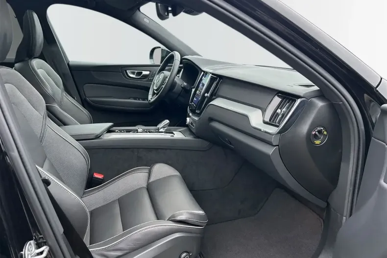 Volvo XC60 din 2025 cu 16.400 km - oferta VOL195101 - foto 3