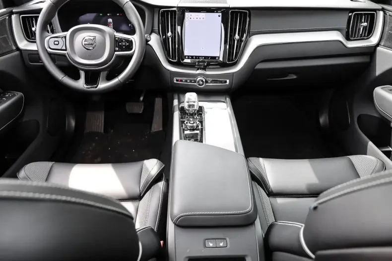 Volvo XC60 din 2023 cu 13.869 km - oferta VOL195102 - foto 4