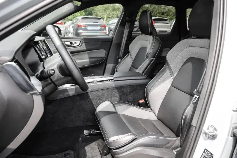 Volvo XC60 din 2023 cu 13.869 km - oferta VOL195102 - foto 6