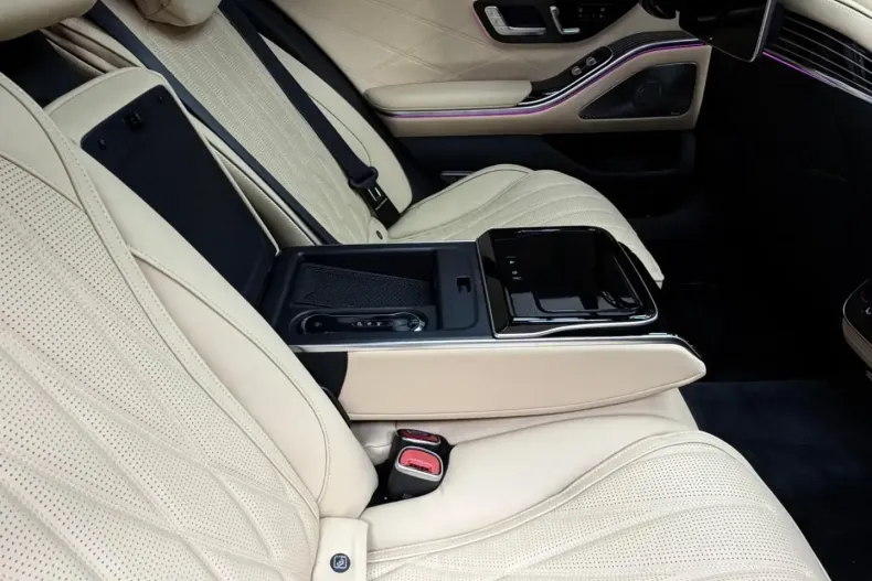 Mercedes-Benz S 63 AMG (Clasa S) din 2024 cu 6.500 km - oferta MER195135 - foto 25