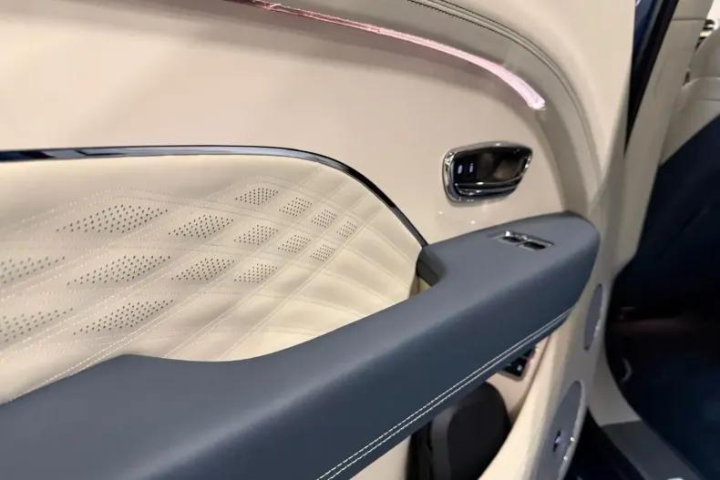 Bentley Bentayga din 2025 cu 10.000 km - oferta BEN195143 - foto 27