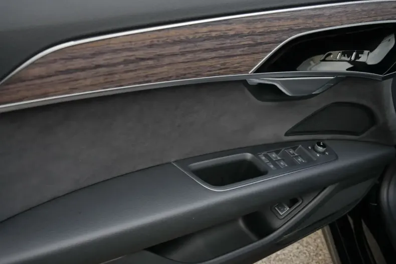 Audi A8 din 2022 cu 66.130 km - oferta AUD195172 - foto 19