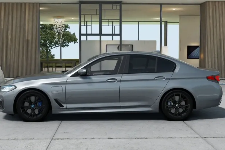 BMW 545 (Seria 5) din 2022 cu 59.481 km - oferta BMW195178 - foto 2