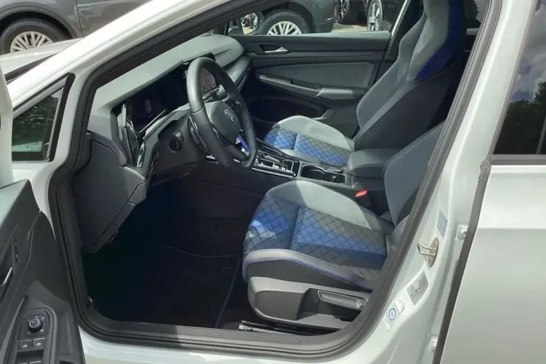 Volkswagen Golf din 2024 cu 14.350 km - oferta VOL195179 - foto 6