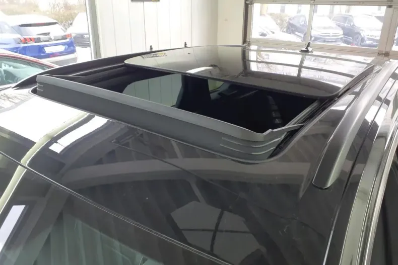 Volkswagen Touareg din 2023 cu 94.670 km - oferta VOL195183 - foto 2