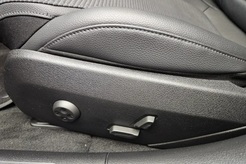 Mercedes-Benz C din 2022 cu 26.000 km - oferta MER195201 - foto 33