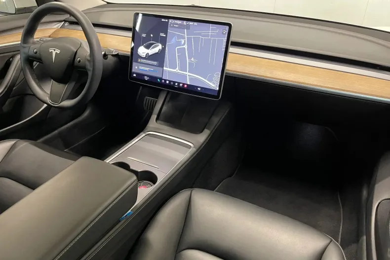 Tesla Model 3 din 2021 cu 45.293 km - oferta TES195229 - foto 9