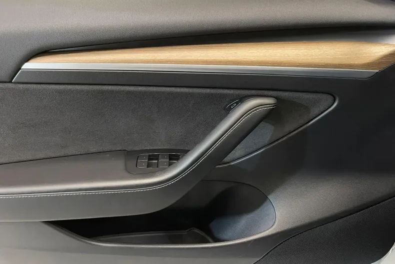 Tesla Model 3 din 2021 cu 45.293 km - oferta TES195229 - foto 27