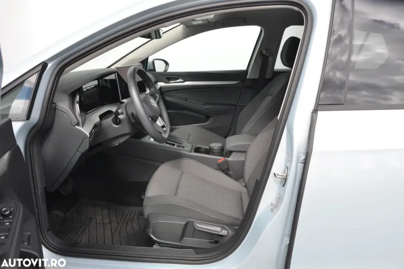 Volkswagen Golf din 2025 cu 4.000 km - oferta VOL195263 - foto 13