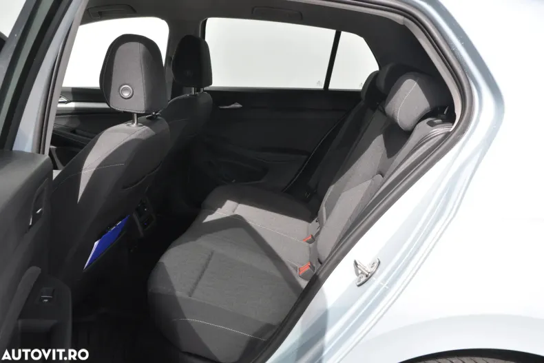 Volkswagen Golf din 2025 cu 4.000 km - oferta VOL195263 - foto 28
