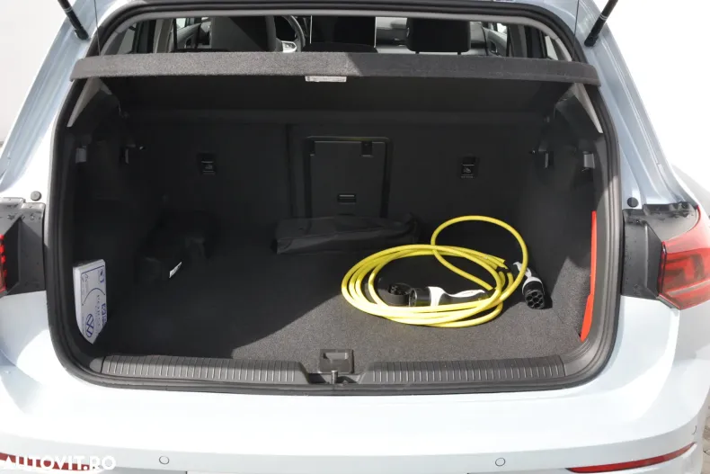 Volkswagen Golf din 2025 cu 4.000 km - oferta VOL195263 - foto 29