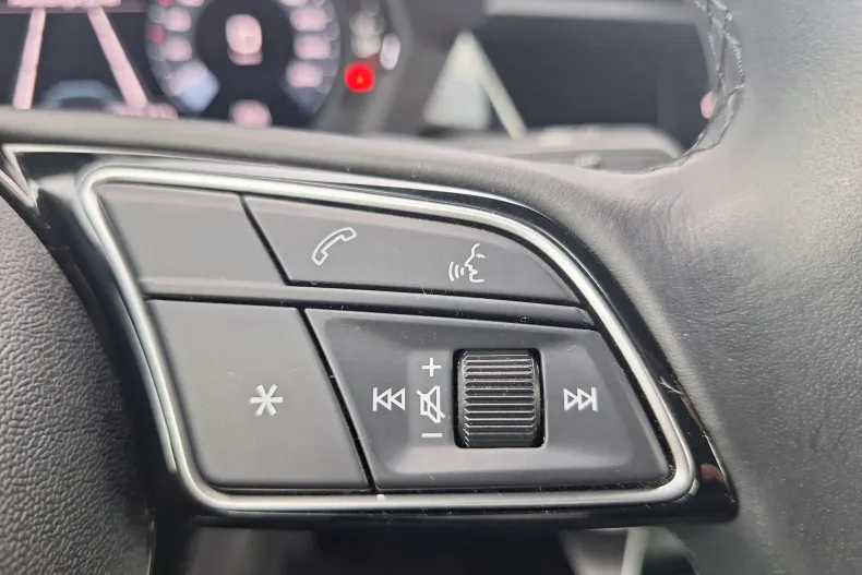 Audi A3 din 2024 cu 9.812 km - oferta AUD195316 - foto 10