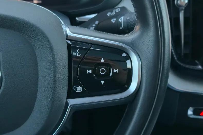 Volvo XC60 din 2021 cu 121.100 km - oferta VOL195330 - foto 21