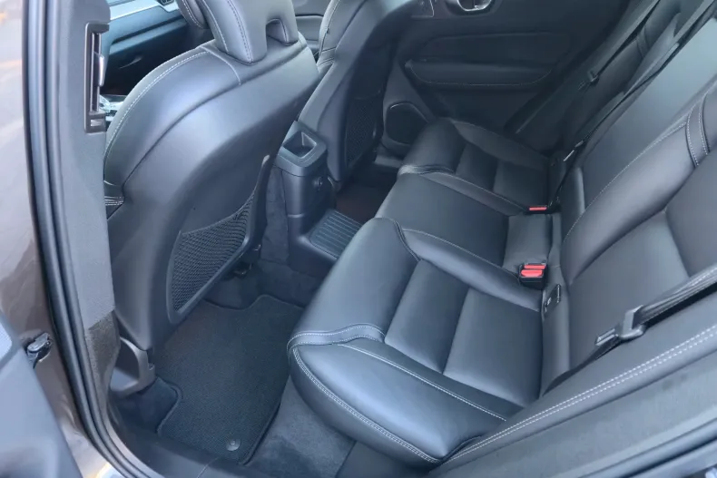 Volvo XC60 din 2021 cu 121.100 km - oferta VOL195330 - foto 27