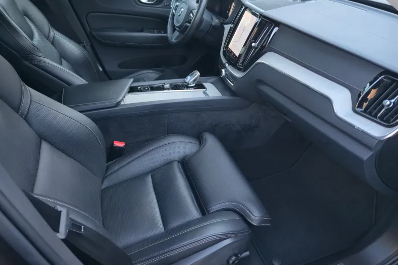 Volvo XC60 din 2021 cu 121.100 km - oferta VOL195330 - foto 28