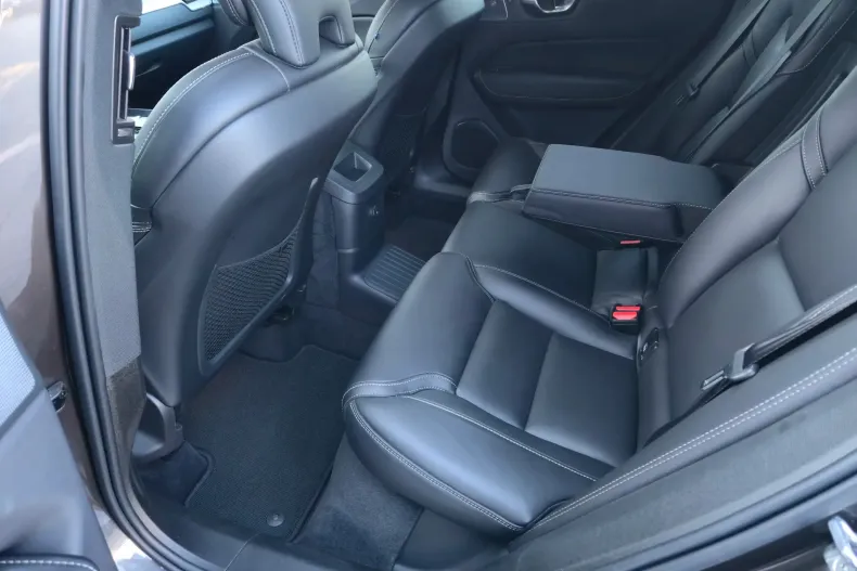 Volvo XC60 din 2021 cu 121.100 km - oferta VOL195330 - foto 32