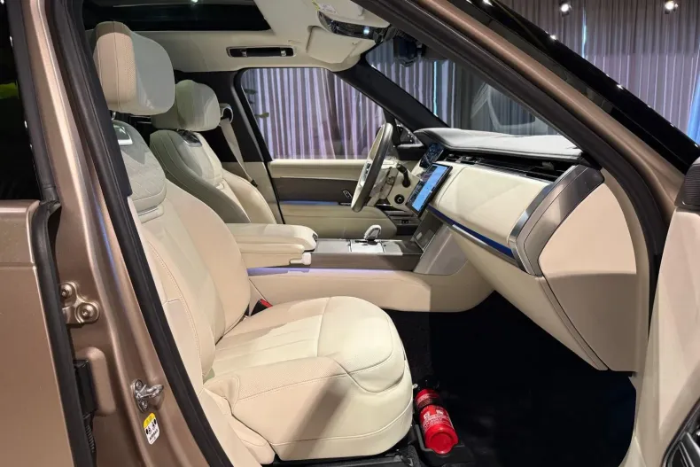 Land Rover Range Rover din 2025 cu 4.951 km - oferta LAN195336 - foto 8