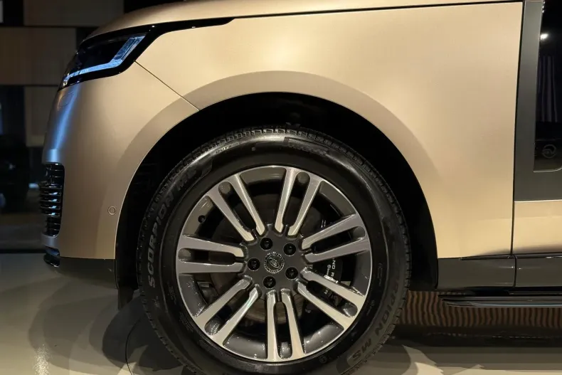 Land Rover Range Rover din 2025 cu 4.951 km - oferta LAN195336 - foto 22