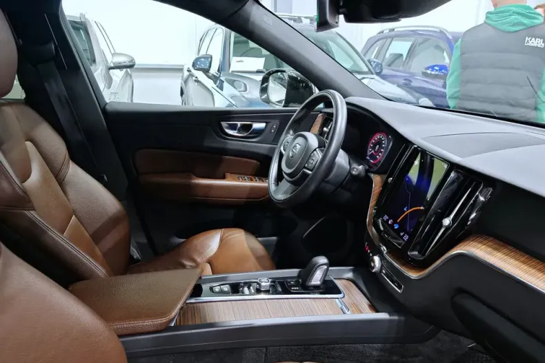 Volvo XC60 din 2020 cu 97.035 km - oferta VOL195360 - foto 6