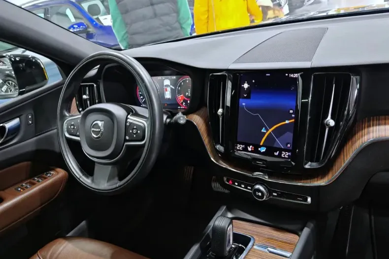 Volvo XC60 din 2020 cu 97.035 km - oferta VOL195360 - foto 10