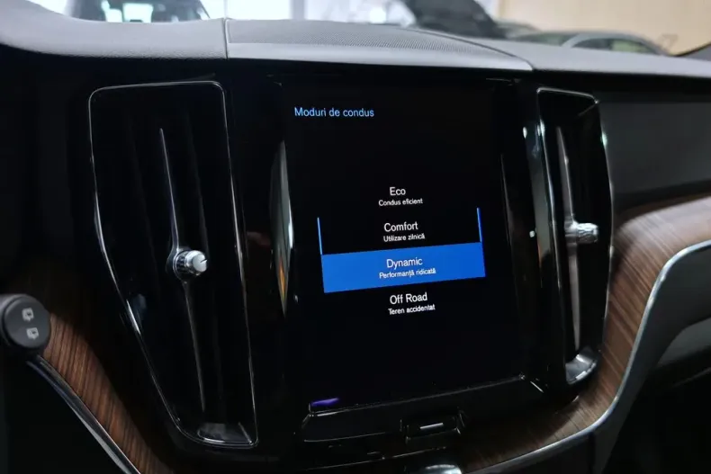 Volvo XC60 din 2020 cu 97.035 km - oferta VOL195360 - foto 20