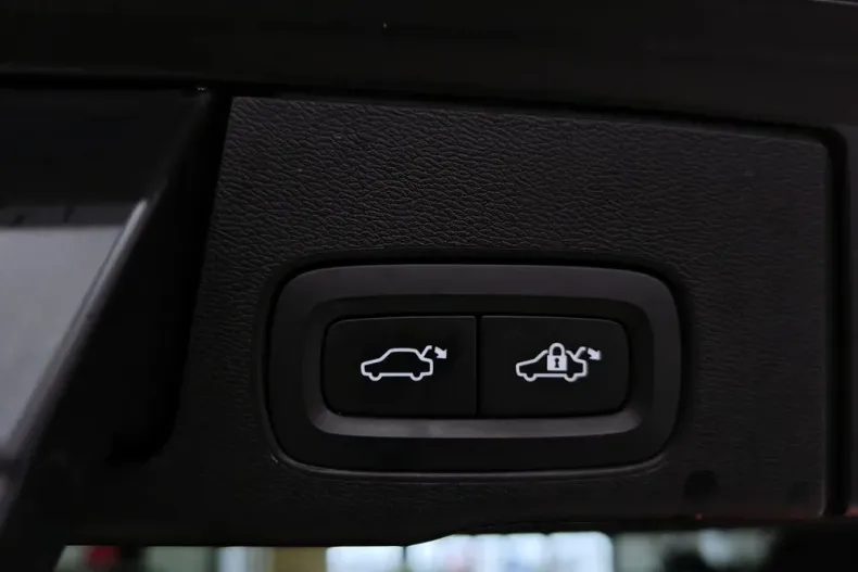 Volvo XC60 din 2020 cu 97.035 km - oferta VOL195360 - foto 33